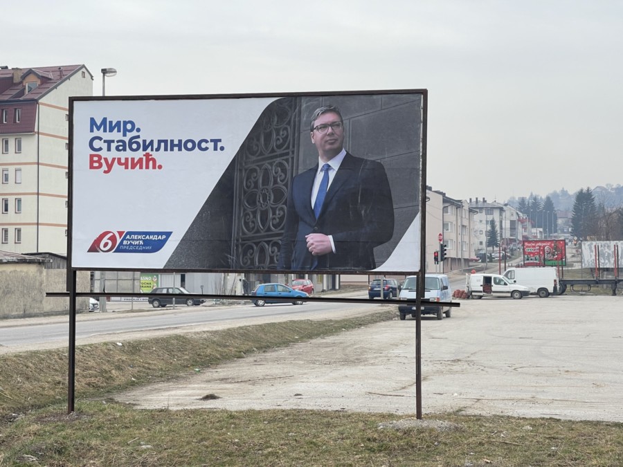 ROMANIJA JE UZ VUČIĆA: Bilbordi snažne podrške