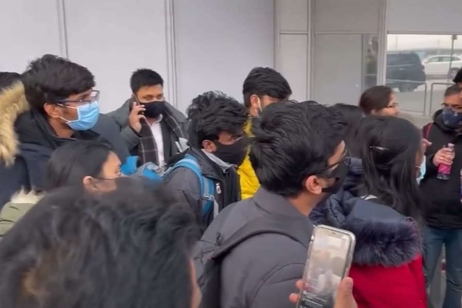 STUDENTI IZ INDIJE TELEFONOM prenijeli stanje na sjeveroistoku Ukrajine!