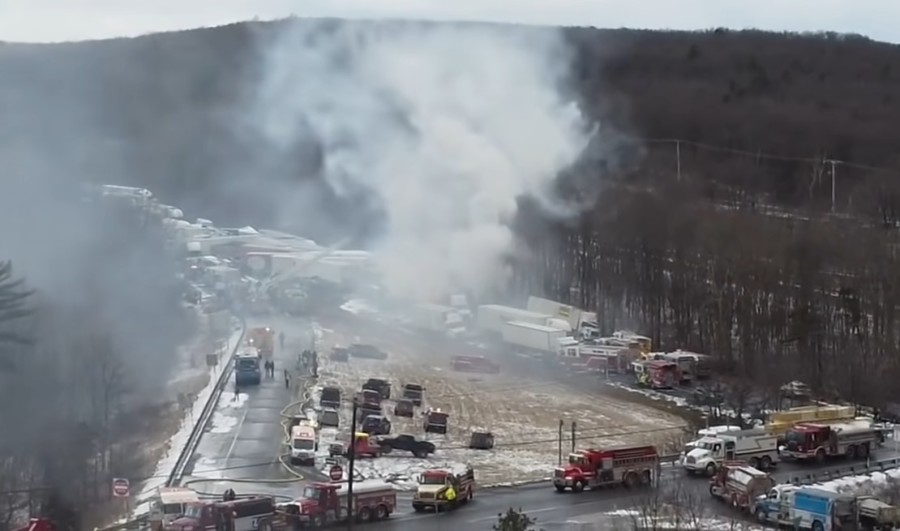 HAOS U PENSILVANIJI! Lančani sudar 60 vozila, troje poginulih! (VIDEO)
