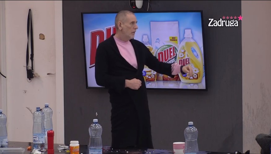 MIĆIN RAD KUKOVIM POPRAVIĆE VAM DAN Nije odolio ritmu, pridružio se mlađim cimerkama (VIDEO)