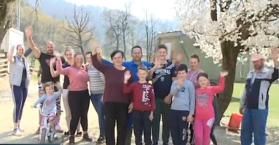 PORODICA RITAN JE PRIMJER SLOGE Pod jednim krovom 22 člana domaćinstva, ali zna se ko je glava kuće! (VIDEO)
