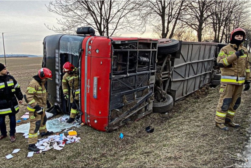 PREVRNUO SE AUTOBUS PUN IZBJEGLICA Povrijeđeno četvoro djece (FOTO)