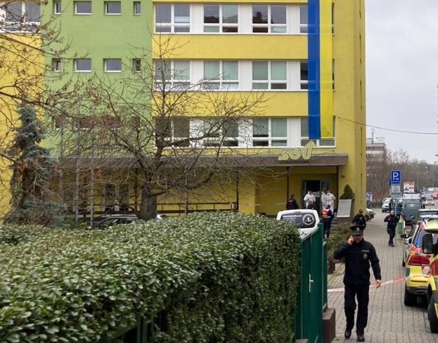 ŠOKANTNO: Srednjoškolac ubio učitelja mačetom!