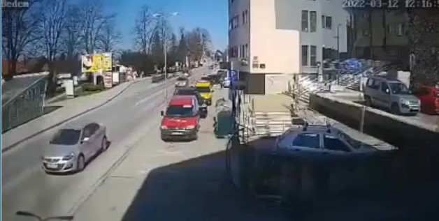 NI NA TROTOARU PJEŠACI VIŠE NISU SIGURNI! (VIDEO)