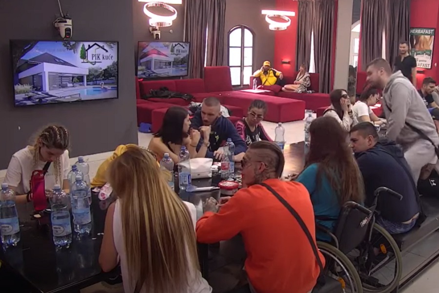 HAOS U ZADRUZI SE NASTAVIO! Pale teške riječi! "Ti imaš 40 godina, pogledaj se kako izgledaš!" (VIDEO)