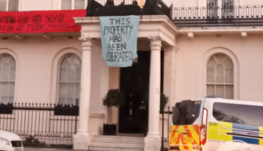 BIJESNI DEMONSTRANTI u Londonu okupirali dom ruskog bogataša (FOTO)
