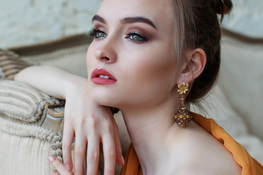 IZAZOV ZA OSOBE SVJETLIJE PUTI: Evo kako da nanesete bronzer i da izgledate prirodno!