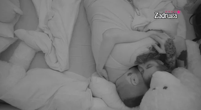 DALILA I CAR RASPLAMSALI EMOCIJE U CIK ZORE! Ljubavno gnijezdo nikad vrelije! (VIDEO 18+)