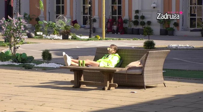 DALILA SE OPUSTILA: Sunčan dan iskoristila na ovaj način! (VIDEO)
