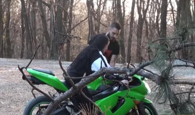 DARKO LAZIĆ PONOVO NA MOTORU! Ovo dugo nije radio, a sada je tu i Barbara! (VIDEO)