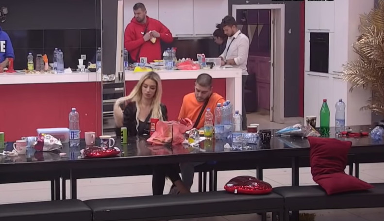 Dejan i Aleks zauzeli svoju poziciju, a evo šta su radili! (VIDEO)