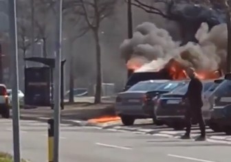 POŽAR NA NOVOM BEOGRADU zapalio se džip na parkingu (VIDEO)