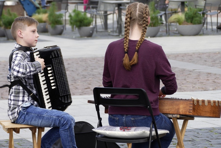 PREDSJEDNICU ODUŠEVIO MLADI HARMONIKAŠ! Isuniće mu dječački san, a evo šta je poželio... (FOTO)
