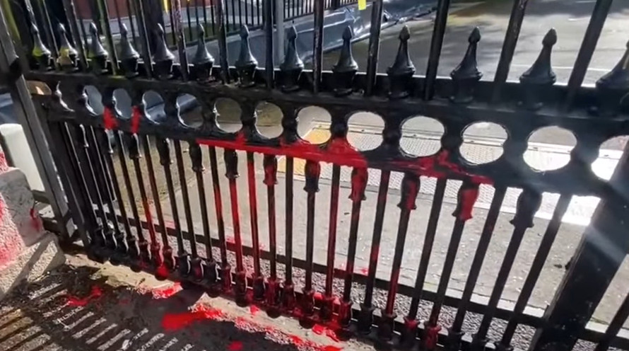 NAPAD NA RUSKU AMBASADU U IRSKOJ! Kamionom se zaletio kroz ogradu (VIDEO)