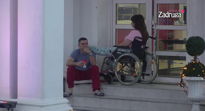 ZADRUGARKA UŽIVA! Miljana nakon žestoke akcije sa Bebicom, digla noge preko njega!