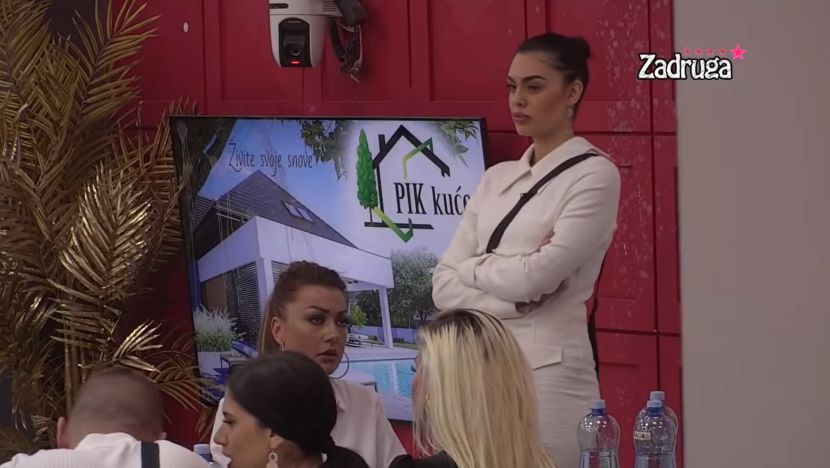 PODRŠKA POSLALA KOLAČE! Mina priznala svoja osjećanja prema Mensuru