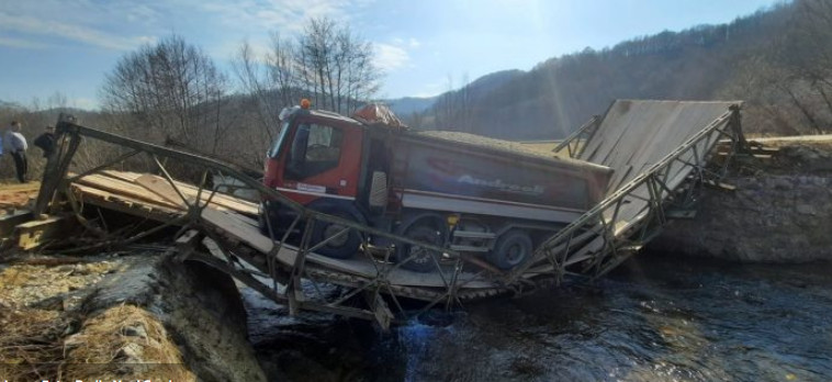 Pukao most pod teretom u Novom Gradu!