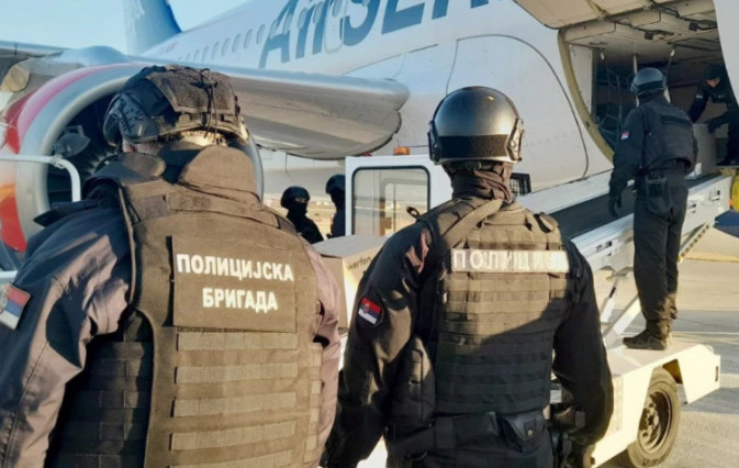 DOJAVA O BOMBI: POGLEDAJTE AKCIJU MUP-a Srbije na beogradskom aerodromu (VIDEO)