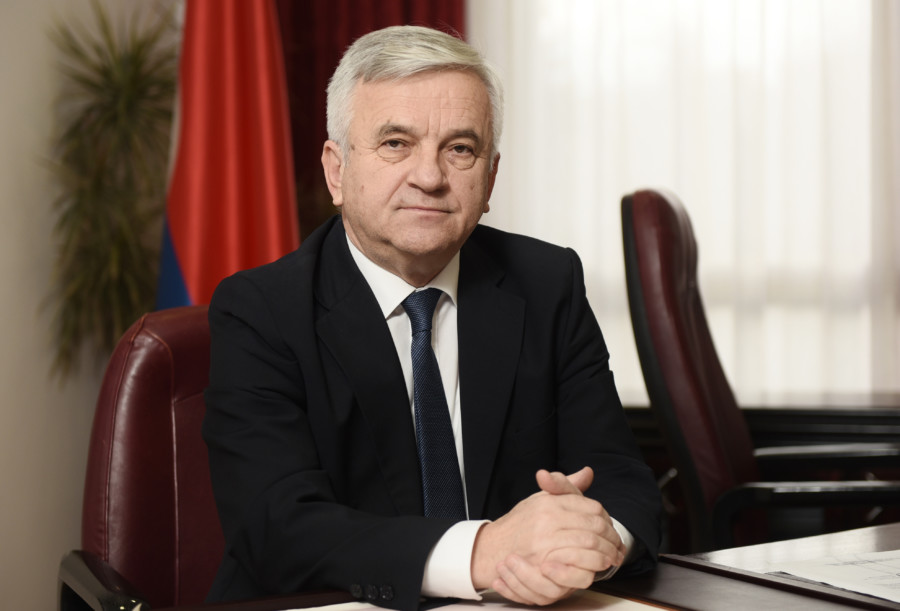 ČUBRILOVIĆ O UKIDANJU ODREDABA O VRAĆANJU NADLEŽNOSTI RS Odluka Ustavnog suda BiH je politička, a ne pravna