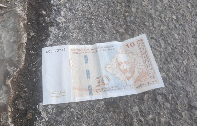 ŠTA ZNAČI KADA PRONAĐETE NOVAC NA ULICI?! Svaka novčanica nosi neku simboliku!