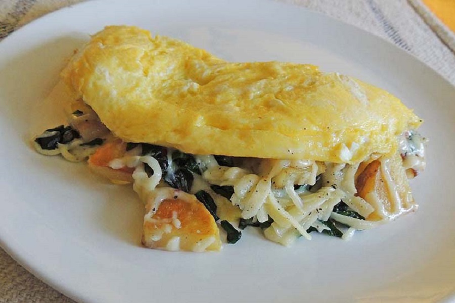 SPREMITE LAGAN DORUČAK: Omlet sa prazilukom i sirom!