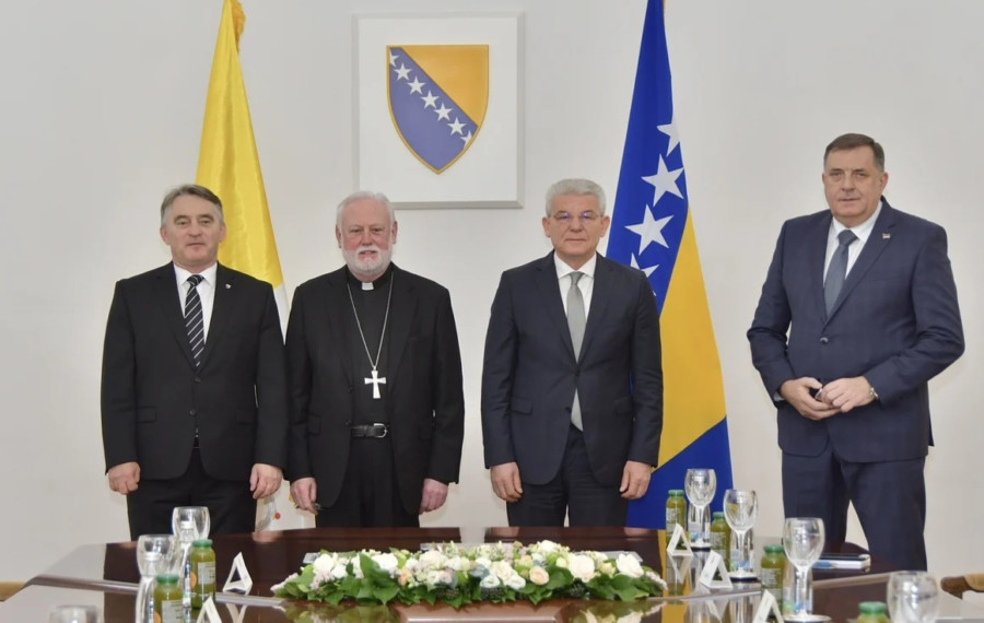 ČLANOVI PREDSJEDNIŠTVA ugostili sekretara Vatikana: Papa Franjo prati stanje u BiH