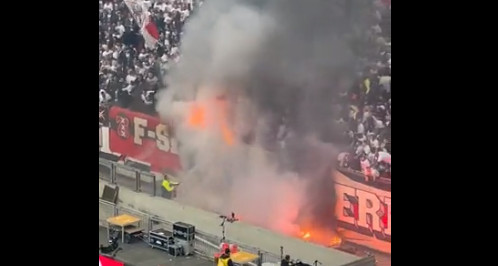 "ZA DLAKU" IZBJEGNUTA TRAGEDIJA! Navijači Ajaksa izgubili kontrolu nad bakljadom i izazvali veliki požar (VIDEO)