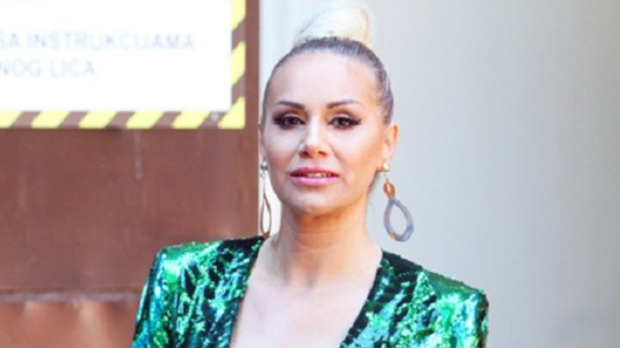 (FOTO) Oglasila se Selma Bajrami nakon što joj je zabranjen ulazak u Srbiju
