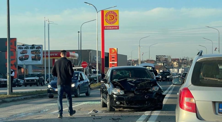 NESREĆA U BANJALUCI Udes na tranzitu, stvorene velike gužve