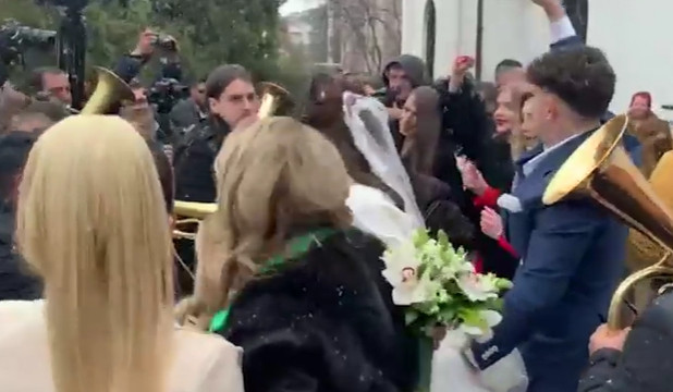 OŽENIO SE SIN ACE LUKASA Lazar i Ana nikad srećniji zaigrali ispred crkve! (VIDEO)