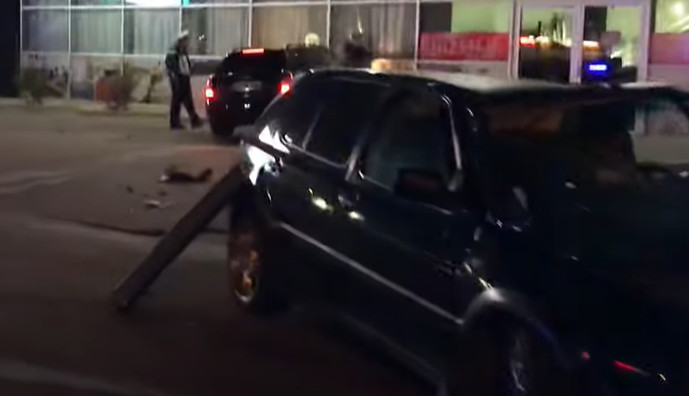 SAD: Povrijeđeno 19 djece kada se terensko vozilo (SUV) zabio u zgradu obdaništa!