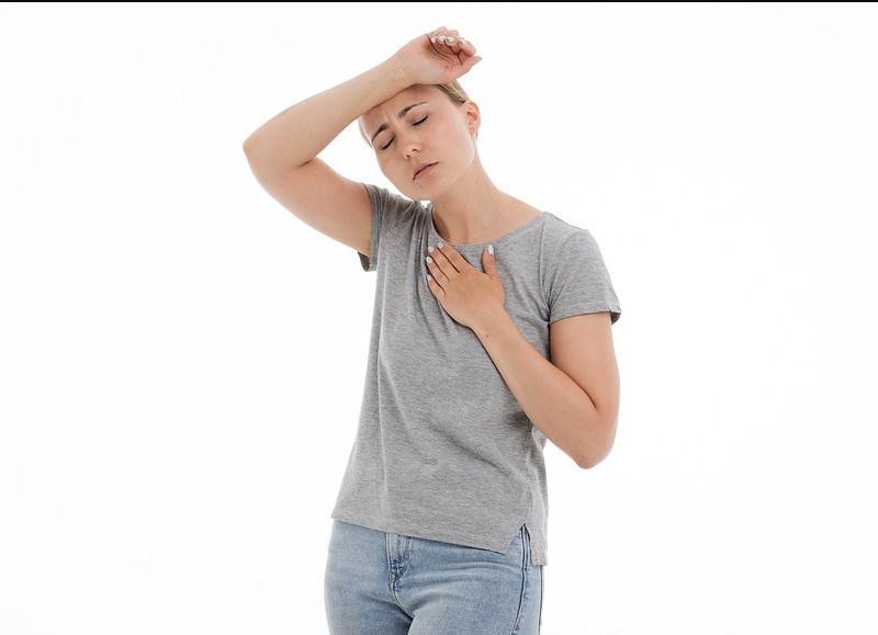 KAKO PREPOZNATI prve znakove menopauze?!