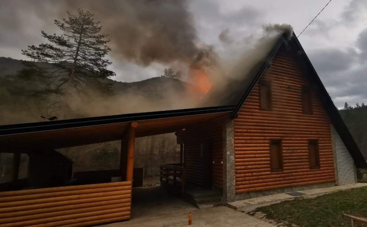 GORJELA VIKENDICA načelnika Zavidovića u Kamenici
