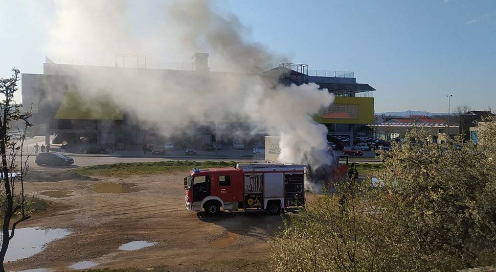 Vatra progutala kamion u Banjaluci