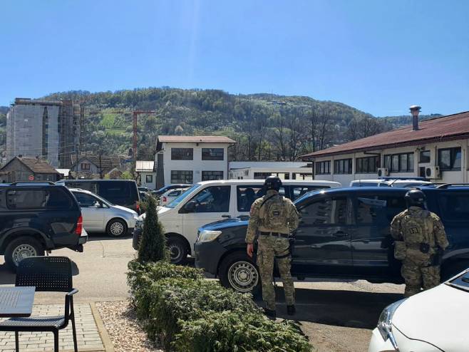 MUP SRPSKE NA NOGAMA: Policija traga za licem u bjekstvu