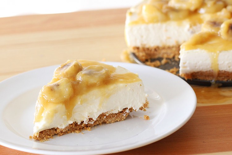 JEDE VAM SE SLATKO? Čizkejk sa bananama i kremom od vanilije gotov za 20 minuta