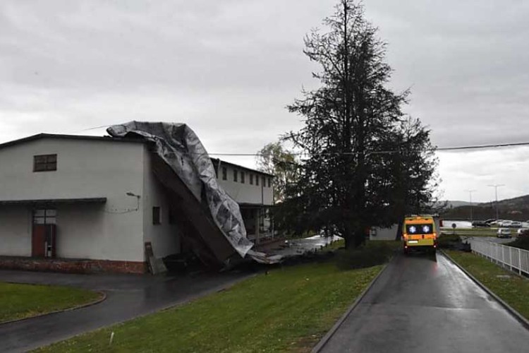 NAJAVE SE OBISTINILE! Nevrijeme u Hrvatskoj, vjetar nosio krovove