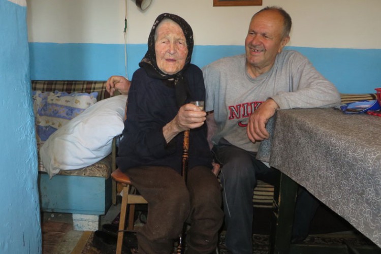 KOSA PEROVIĆ DOBROG ZDRAVLJA I MUDRIH MISLI ZAKORAČILA U DRUGI VIJEK: Jedina želja mi je da okupim sve članove moje porodice!