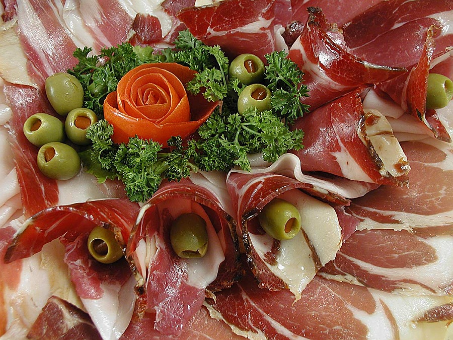 SUHO MESO 50 MARAKA?! "Samo nek se ne puca, ješćemo paštetu!"