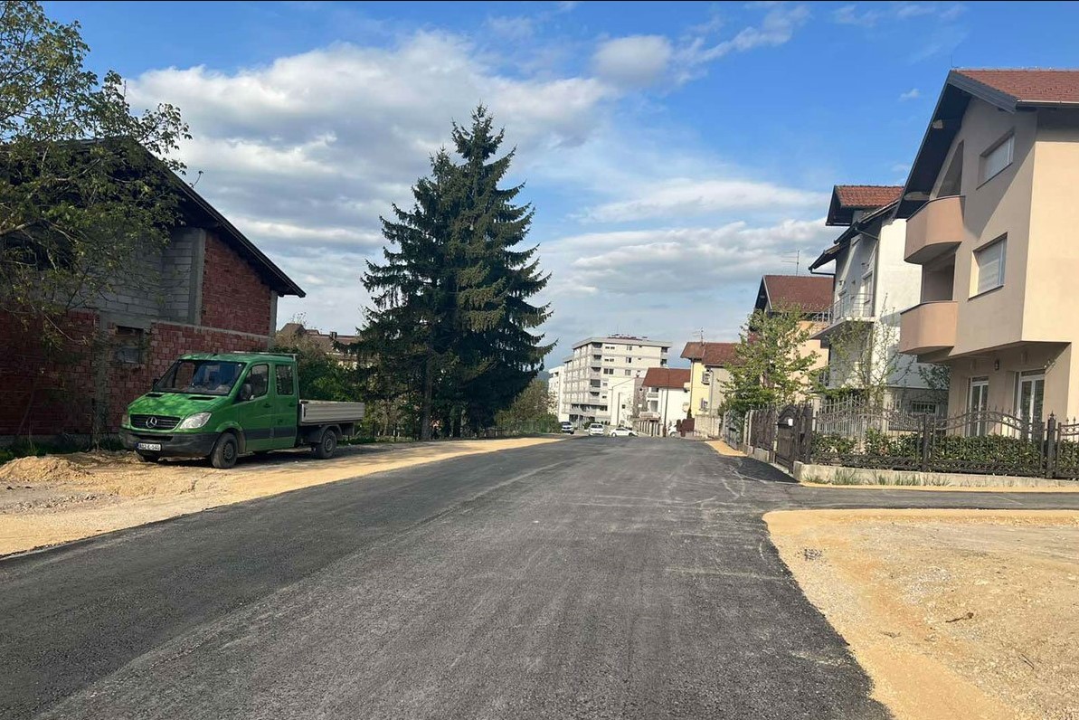 ASFALTIRANA KRFSKA ULICA: Iz budžeta grada za radove izdvojeno oko 35.000 KM
