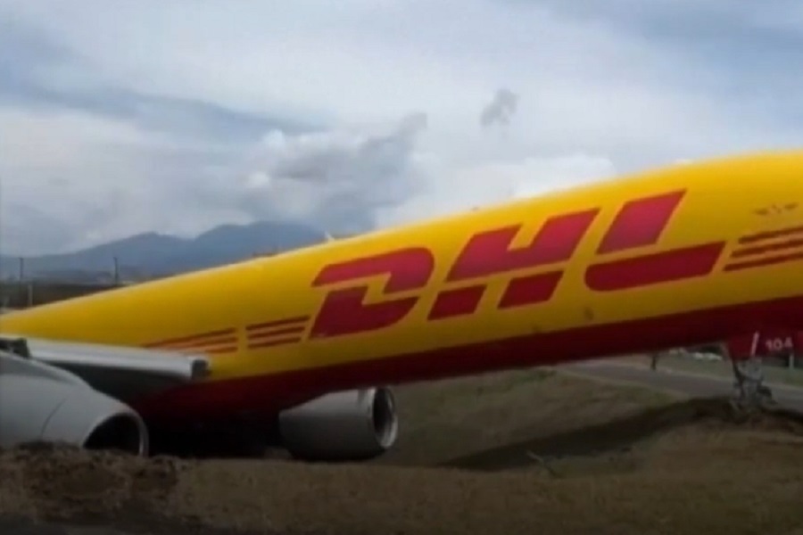 Avion pukao na pola prilikom slijetanja! (VIDEO)