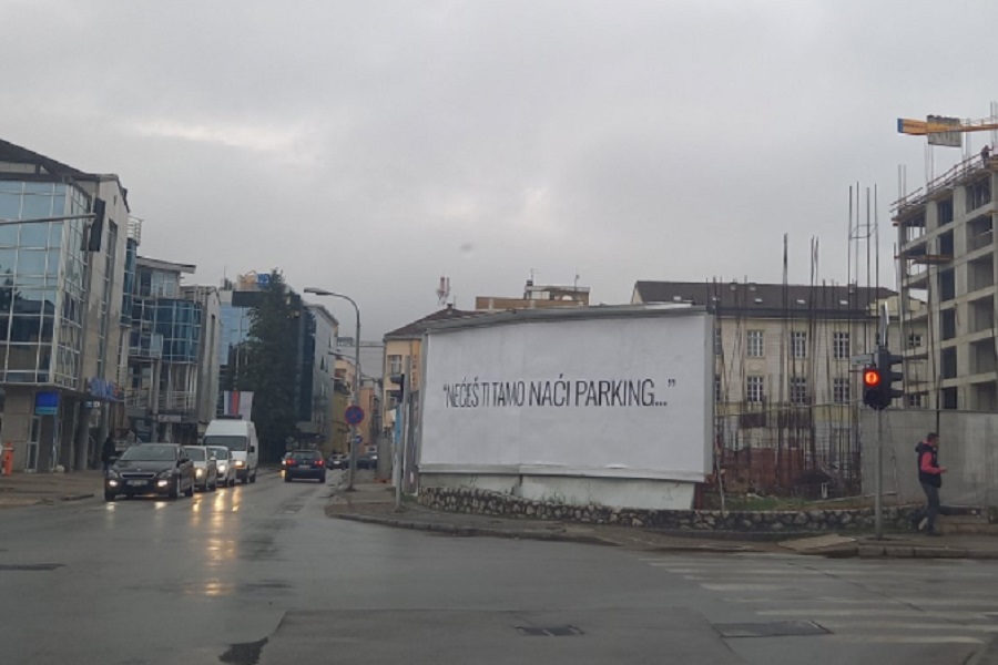 PORUKE NA BILBORDIMA U BANJALUCI, direktno upućene vozačima! Ljudi ne znaju da li je šala u pitanju!