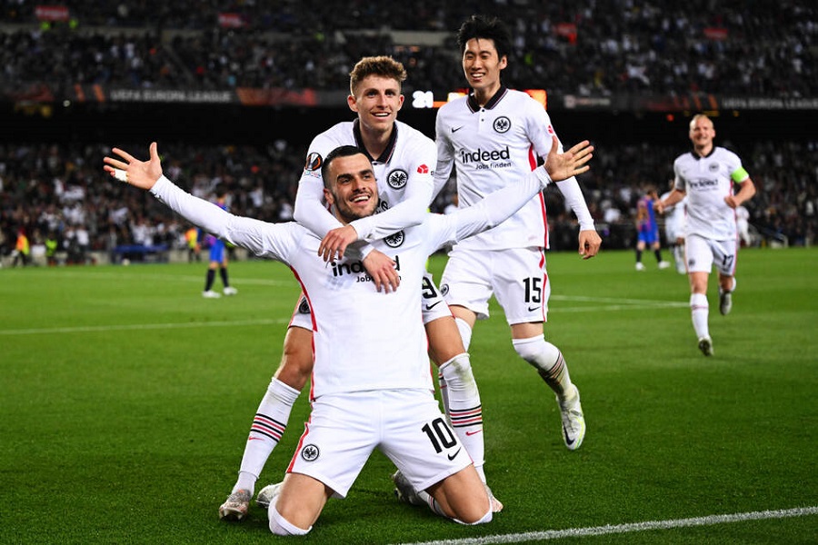 LIGA EVROPE: Kostić i Ajntraht pregazili Barselonu u Španiji!
