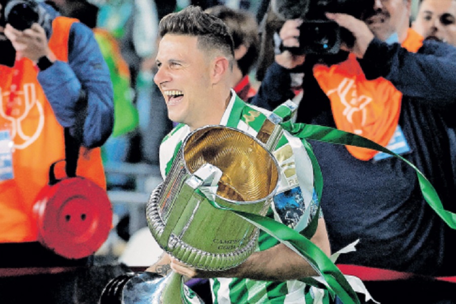 HOAKIN POSLIJE SEDAMNAEST GODINA OPET PODIGAO KUP, kao od majke rođen! (FOTO/VIDEO)