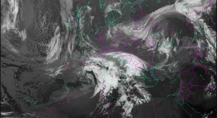IZ AFRIKE STIŽE "JADRANKA": Upaljen narandžasti meteoalarm, mogući udari vjetra do 100 kilometara na sat