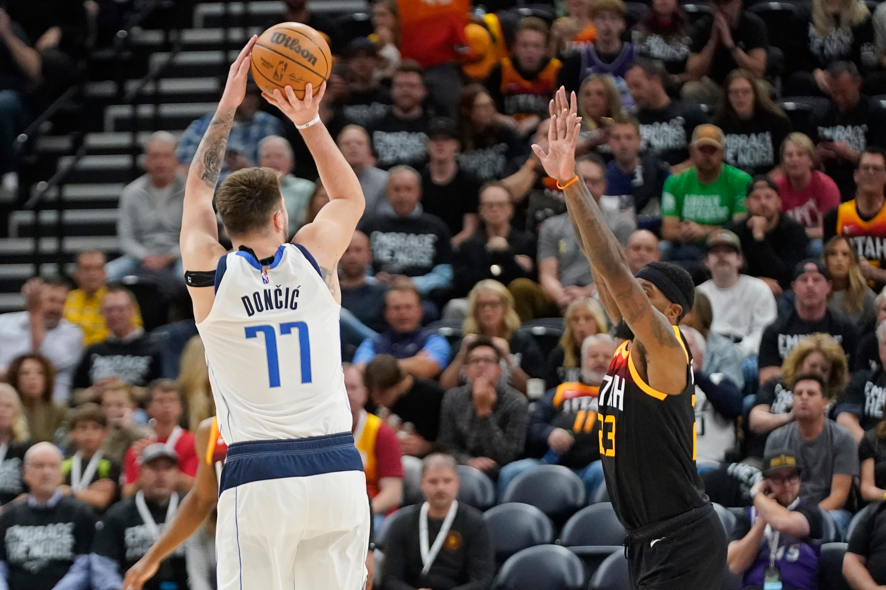 LUKA DONČIĆ ODVEO DALAS u polufinale plej-ofa