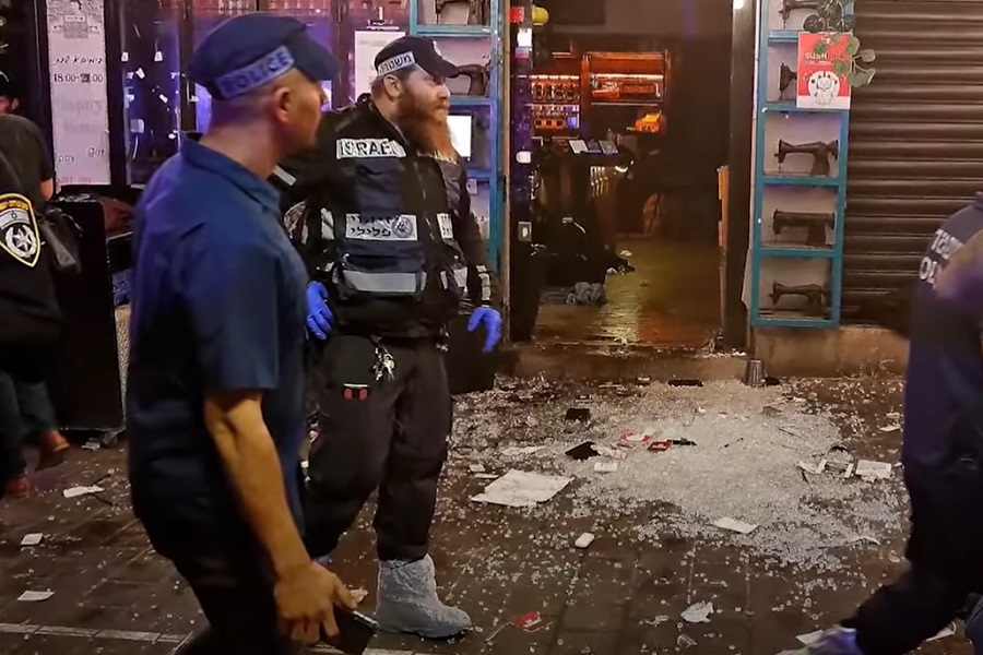 PUCAČINA U PREPUNOM KLUBU, Došao sa puškom i počeo ubijati ljude! (VIDEO)