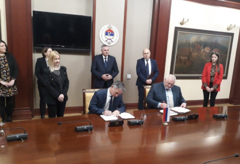 SRBI NA BANIJI NISU SAMI! Republika Srpska im gradi 10 kuća! „Nije bitan novac, nego zajedništvo!“