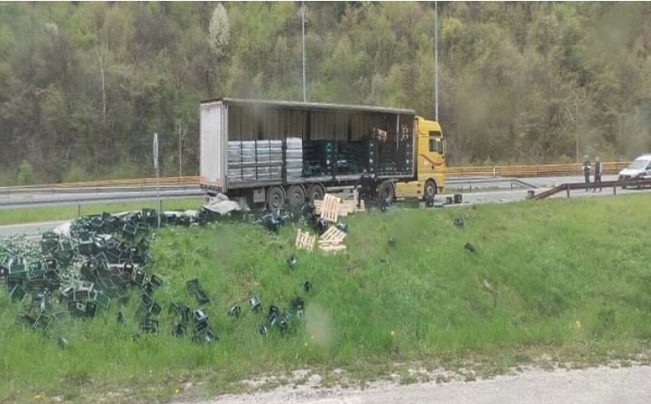 VELIKA ŠTETA! U Lašvi rasute i polupane gajbe pića!