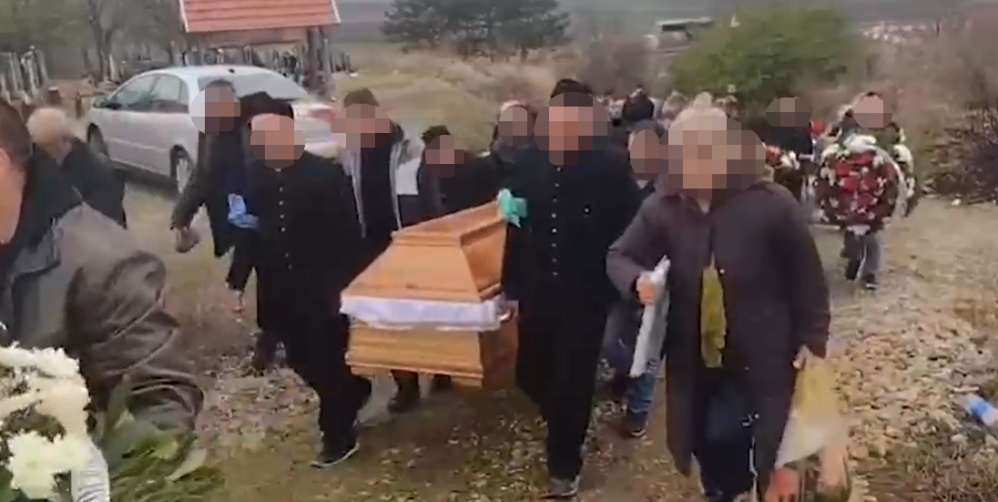 PRIZOR KOJI KIDA DUŠU: Rudari u crnim uniformama ponijeli kovčeg s tijelom stradalog kolege Branka